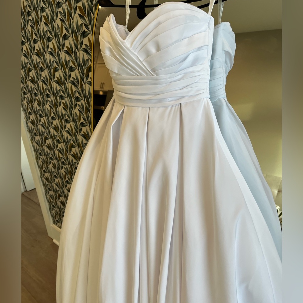 David's Bridal White Strapless Wedding Dress - Picture 2 of 8